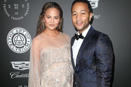 Chrissy Teigen und ihr Mann, der Sänger John Legend, durften sich im Mai erneut über Nachwuchs freuen. Teigen brachte den kl...