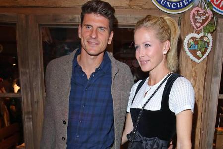 Fußballprofi Mario Gomez ist ebenfalls im Mai Vater geworden. Ehefrau Carina brachte das erste Kind zur Welt. Wie die Zeitsc...