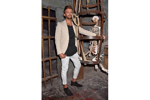 ...nachdem Evelyn Domenico nach den Offenbarungen gebrochenen Herzens verließ, versuchte der 35-Jährige mit allen Mitteln, s...