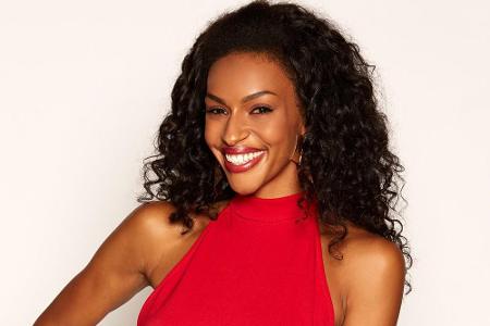 Cecilia (22), Kellnerin und Model aus Hamm: 