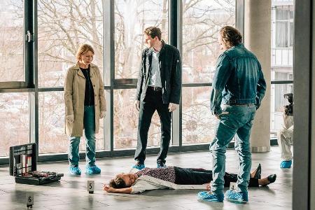 Die Kommissare Paula Ringelhahn (Dagmar Manzel), Felix Voss (Fabian Hinrichs) und Sebastian Fleischer (Andreas Leopold Schad...