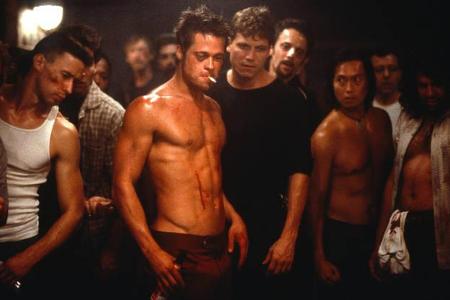 Psychothriller mit Tiefgang: 1999 spielte Pitt eine Hauptrolle in 'Fight Club'. Die brutalen Kampfszenen, die einzigartigen ...