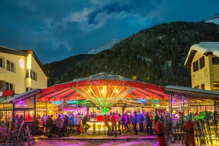 So sieht Après-Ski in St. Anton aus! Neben rund 300 Pistenkilometern hat der Ort am Arlberg in Sachen Après-Ski-Partys ebenf...