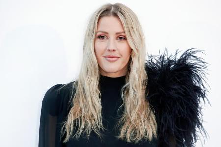 Nach 18 Monaten Beziehung wagen Sängerin Ellie Goulding und Kunsthändler Caspar Jopling den nächsten Schritt. Im August gab ...