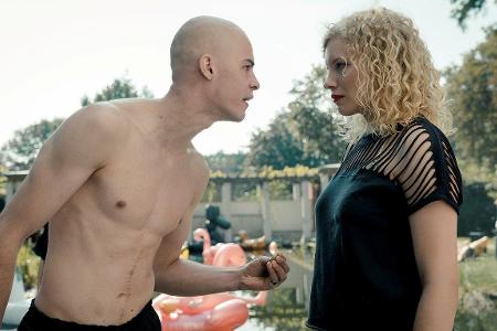 Die Partys der letzten Tage: Nora (Luisa-Céline Gaffron) und ihr schwer krebskranker Freund (Thomas Prenn, 