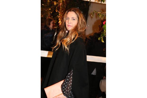 Gemeinsam mit Amazon Fashion launchte Drew Barrymore am Dienstag [24. Oktober] ihre Kollektion Dear Drew bestehend aus Kleid...