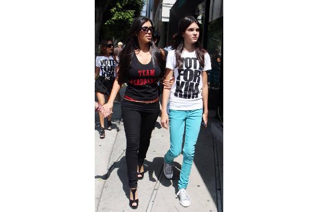 ...einem süßen Teenager zu einem Topmodel. 2007 stand sie noch im Schatten ihrer glamourösen Schwester Kim Kardashian. Mit i...