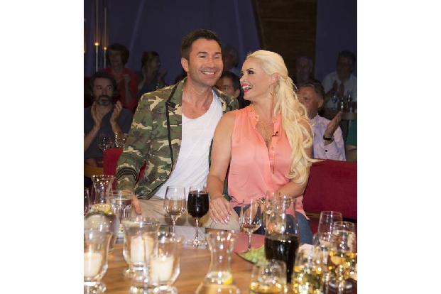 ...die Harmonie und die Liebe von Lucas Cordalis und Daniela Katzenberger nur gespielt und die Fans der beiden wurden getäus...