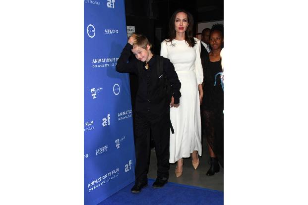 …im Folgemonat als freier Mann mit seiner neuen Flamme nach Pakistan reisen, um Angelina Jolie in ihrer Rolle als Botschafte...