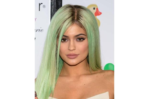...bekommen von den Kardashians und Jenners auch immer wieder Produkte ans Herz gelegt. Von der Werbung profitieren vor alle...
