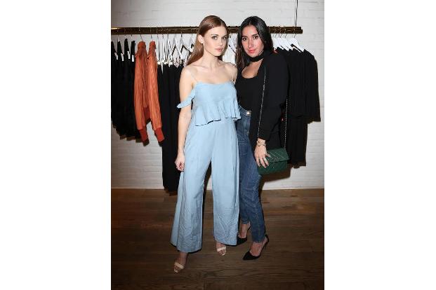 ...sondern auch mit Menschen. Jen Atkin (hier rechts neben Holland Roden) ist die Stylistin der Kardashians und wird von ihn...
