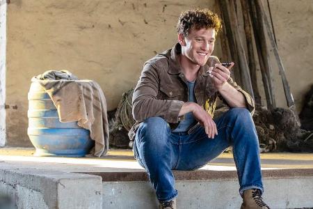 Johnny (Artjom Gilz) in 