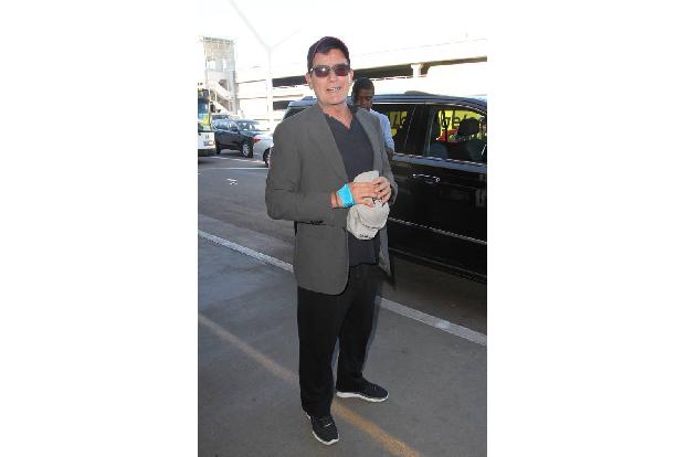 ...Charlie Sheen, der damit prahlte, mit über 5000 Frauen geschlafen zu haben. Doch dann habe er einfach kurz die Augen gesc...