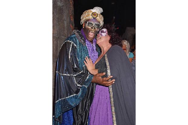 ...'DSDS'-Sieger Alphonso Williams haben. Seine Frau Manuela war derart in Halloween-Stimmung, dass sie ihm beinahe an die G...