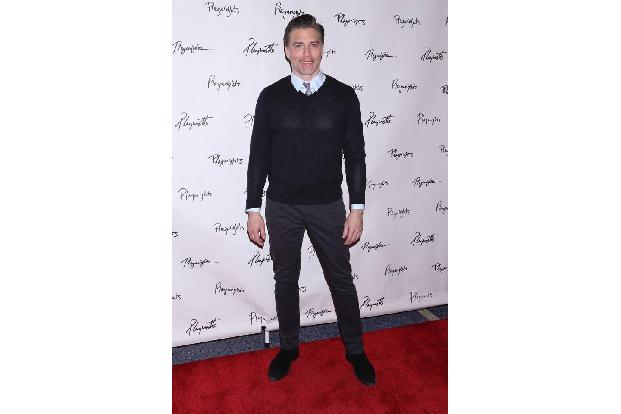 ...Anson Mount mit 'Inhumans', einer Marvel-Serie, die von der ersten Folge an gescholten wurde. Deswegen zog abc nun bereit...