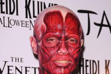 Halloween-Queen Heidi Klum flashte 2011 alle mit ihrem Ohne-Haut-Kostüm. Der schaurige Latexanzug wurde extra für sie von De...