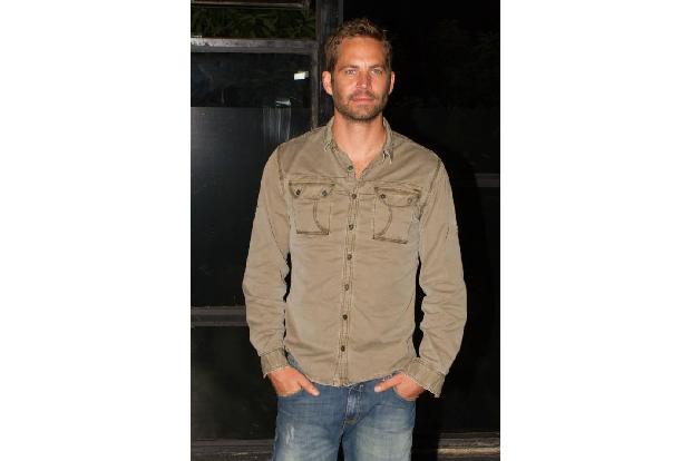 Am 30. November fuhren Paul und Roger in einem Porsche Carrera GT von einem Charity-Event nach Hause, als Roger bei circa 16...