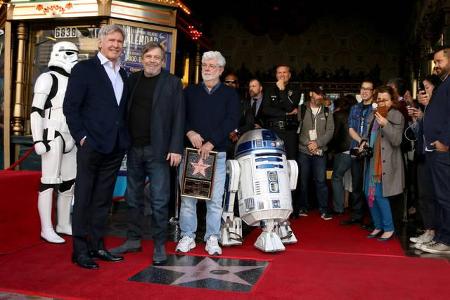 ...die Entourage bei Mark Hamills Ehrung auf dem Walk of Fame im März dieses Jahres konnte sich sehen lassen. Der Schauspiel...