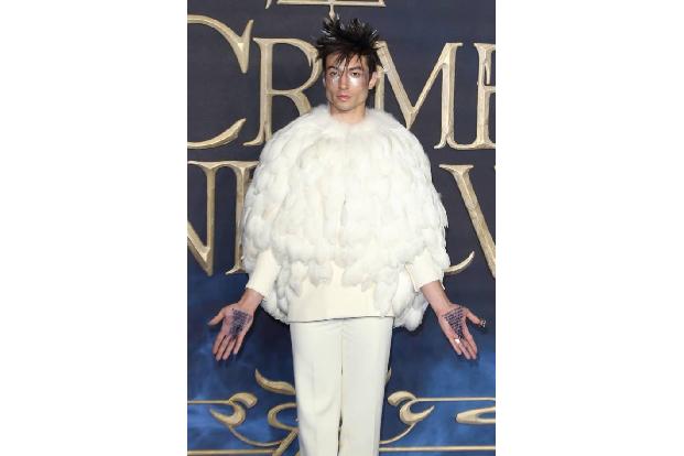 ...legte auch Spiderman-Star Ezra Miller hin. Genau wie seine Filmrolle Credence Barebone präsentiert sich der Leinwand-Star...