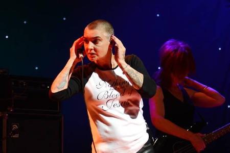 Im Oktober 2018 sorgte Sinéad O'Connor weltweit für Schlagzeilen. Die Sängerin verkündete, sie sei zum Islam übergetreten, w...