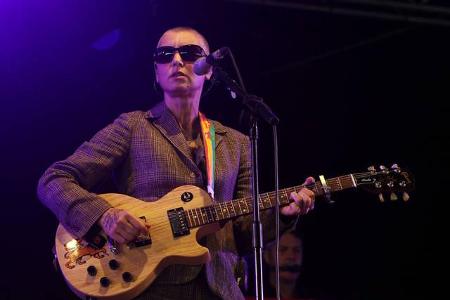 ...von Kritikern hoch gelobtes erstes Album 'The Lion and the Cobra' erschien 1987, schlug aber zunächst hauptsächlich bei I...