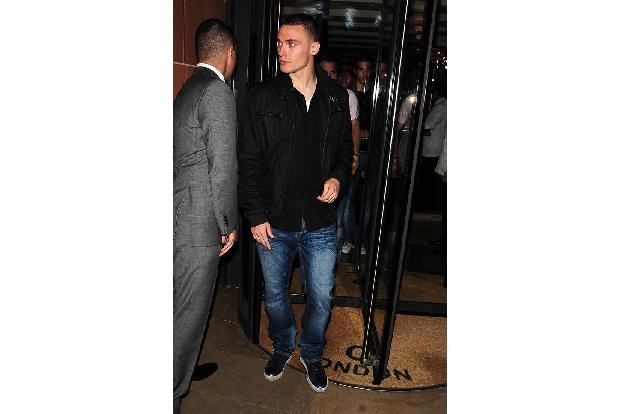 ...der belgische Kicker Thomas Vermaelen ist bereits Vater von zwei Kindern. Seine beiden Söhne Raff und Ace hat er mit der ...