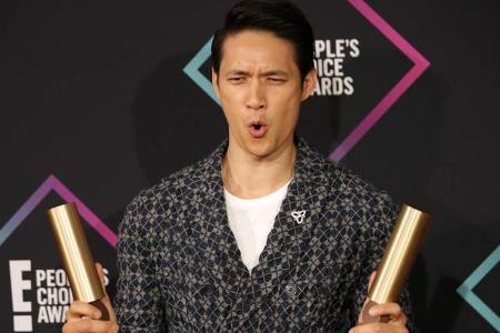 ...Kollege im Team von 'Shadowhunters', Harry Shum Jr., kassierte dann auch noch den Preis für den besten männlichen TV-Dars...