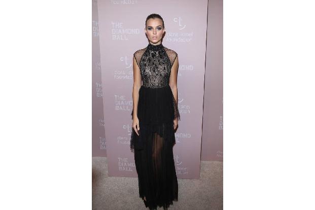 ...der die Veranstaltung beehrte. Auch das dänische Topmodel Josephine Skriver durfte sich über eine der begehrten Einladung...