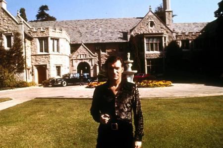 Hugh Hefner (1926-2017) hatte die berühmte Playboy Mansion 1971 für eine Million Dollar erstanden. Milliardär Daren Metropou...