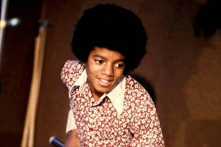 Schon in frühester Kindheit trieb Vater Joseph Jackson (1928-2018) seine Kinder zu musikalischen Höchstleistungen an und zwa...