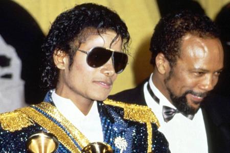 Michael Jackson war insgesamt 38 Mal für den Grammy nominiert und gewann 13 Auszeichnungen. 1984 war er der erste Sänger, de...