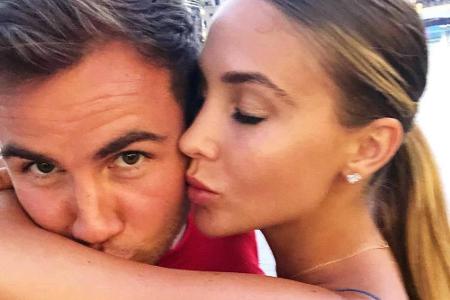 Intime Pärchenbilder wie dieses gibt es von Mario Götze (26) und Ann-Kathrin Brömmel (28) nicht viele. Umso schöner ist es d...