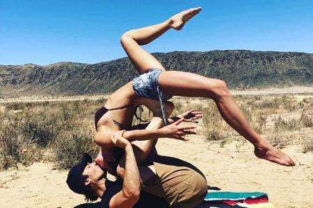 Ganz schön ausgefallen! Den wohl spektakulärsten Kuss legen sicherlich Ian Somerhalder (39) und seine Frau Nikki Reed (30) h...