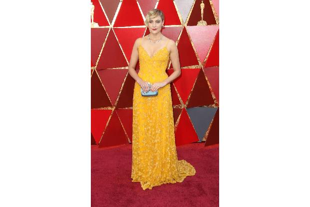 ...Greta Gerwig - die für 'Lady Bird' leider keinen Oscar gewann - setzte auf Sonnengelb. Auffällige Kleider in...