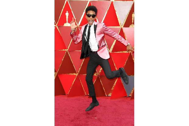 ...Schauspieler Darrell Britt-Gibson, der als einziger Mann auf dem roten Teppich der Oscars von sich Reden machte. Wo der R...