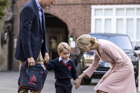 Mimik ist also schon jetzt eine der Stärken des kleinen Mannes. Schüchtern dreinschauen kann er auch besonders gut, wie bei ...