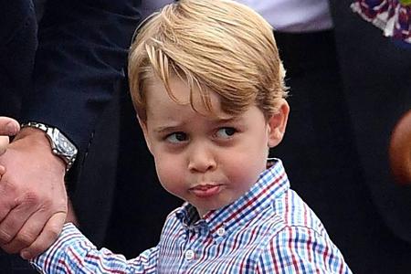 ... wie zwei Tage zuvor wohl auch schon beim Warschau-Besuch mit seiner Familie. Hoch lebe der kleine Grimassenkönig!