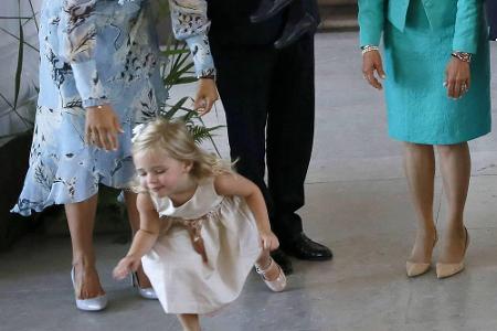 ... größtmöglichen Spaß verspricht aber vor allem Cousine Leonore von Schweden (3), hier beim Davonflitzen vor einem offizie...