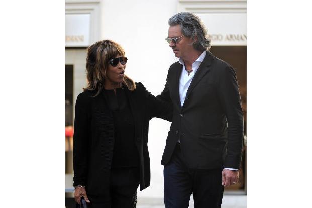 ...ist es ja ihre große Liebe Erwin Bach, mit dem sie am Montag beim Shopping in der Modemetropole Mailand gesichtet wurde. ...