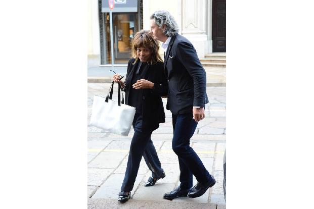 ...bereits Anfang der 80er Jahre - einige Jahre nach Tinas Ehe mit Ike Turner, der sie über Jahre geschlagen hatte. Wahrsche...