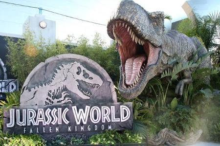 In Deutschland kann man das Dino-Spektakel schon sehen. Darin kehren Chris Pratt alias Owen Grady und Bryce Dallas Howard al...