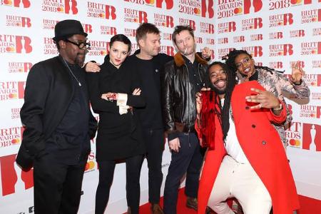 Tiefer Fall: Am Wochenende [7. Juli] traten die Gorillaz auf dem Festival im dänischen Roskilde auf. Bandmitglied Del Funky ...