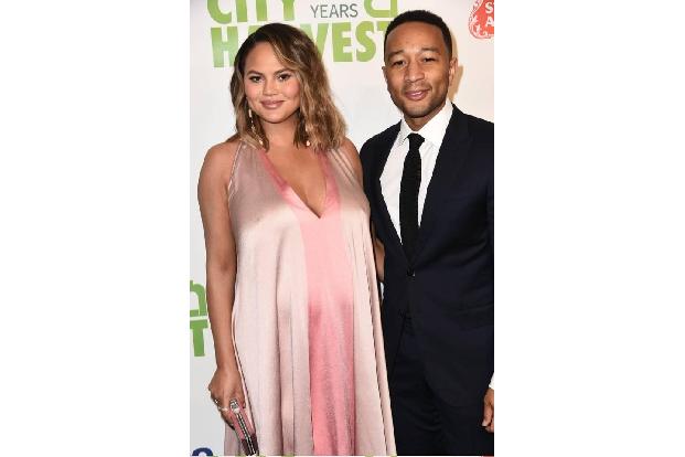 …Chrissy Teigen und John Legend stolze Eltern von zwei Kindern. Im Jahr 2016 kam erst Tochter Luna auf die Welt und im Mai 2...