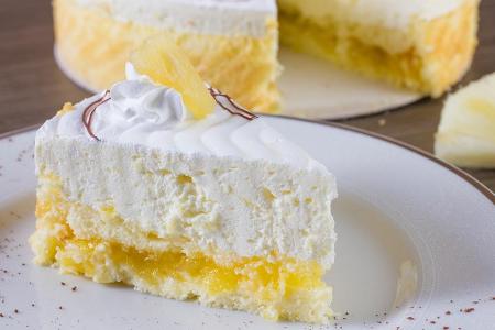 Ganz ohne zu backen, lässt sich diese Piña-Colada-Torte zubereiten
