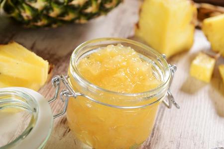 Wer den Morgen mit einer kleinen Portion Cocktail beginnen möchte, sollte zu Piña-Colada-Marmelade greifen