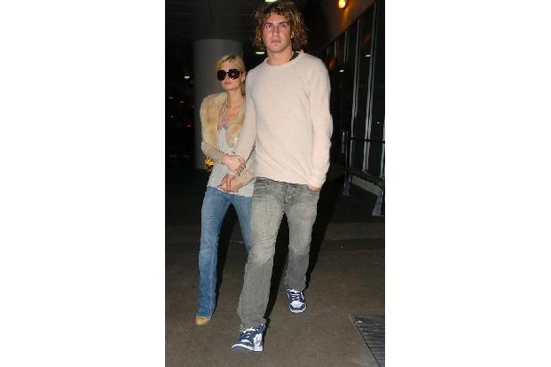 ...den griechischen It-Boy Stavros Niarchos. Griechen hatten es Paris zu der Zeit übrigens wirklich angetan. Mit Paris Kasid...