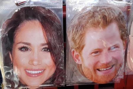 Welche Art von Feier soll es werden? Warum denn nicht eine Kostümparty? Schnelle Verkleidung: Pappmasken von Meghan, Harry o...