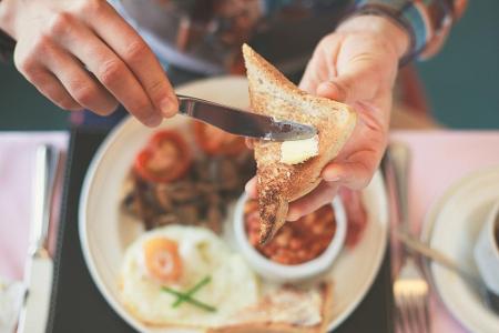 Zur gelungenen Party gehören natürlich auch Speis und Trank. Wie wäre es zum Beispiel mit einem etwas anderen Brunch bevor d...