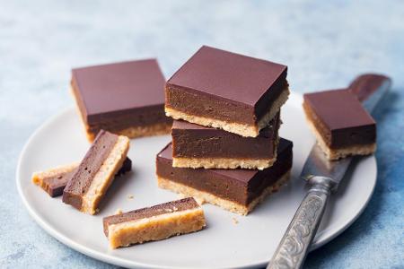 Im Netz finden sich hunderte Rezepte zu klassischen britischen Leckerli wie Shortbread, Schokoladen-Fudge oder Fish and Chip...