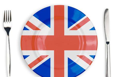 Standardausrüstung: Party-Utensilien im Design der britischen Flagge. Es gibt Bierdeckel, Teller, Luftschlangen, Girlanden, ...